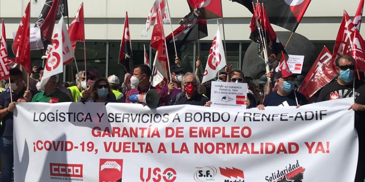 Concentracin en Madrid para pedir la vuelta de los trabajadores y trabajadoras del servicio a bordo de los trenes de Renfe