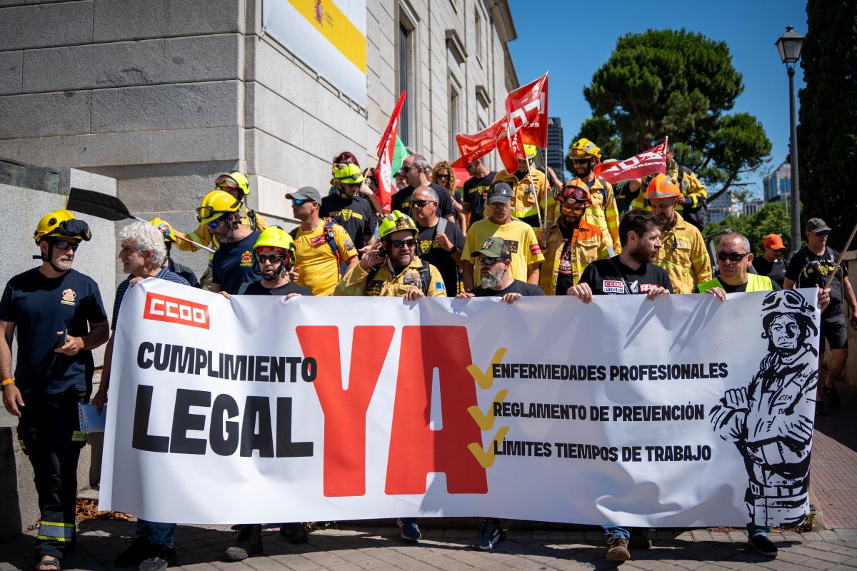Manifestación de bomberos y bomberas forestales en Madrid el 29 de junio de 2026