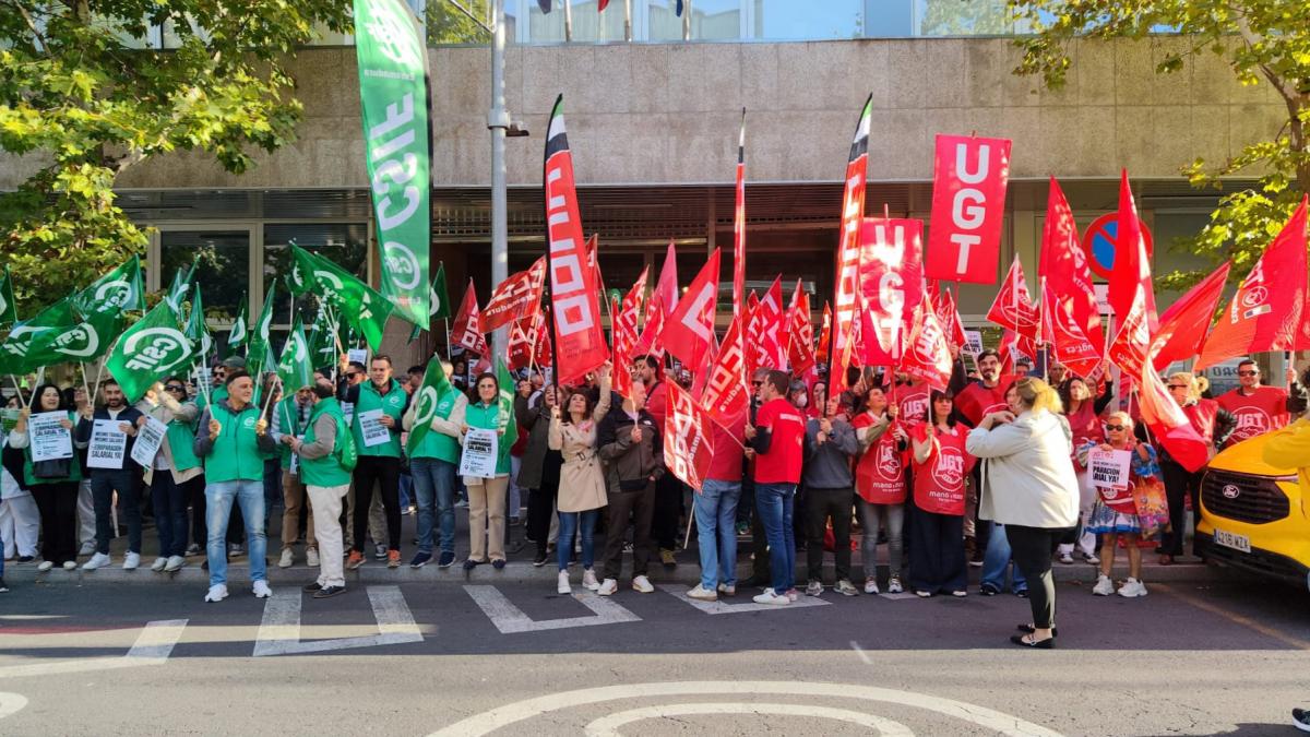 Concentración frente al Múltiples de Cáceres